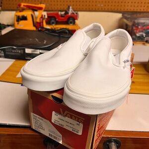 Vans true white classic slip on, women’s size 8 1/2, brand new with tags